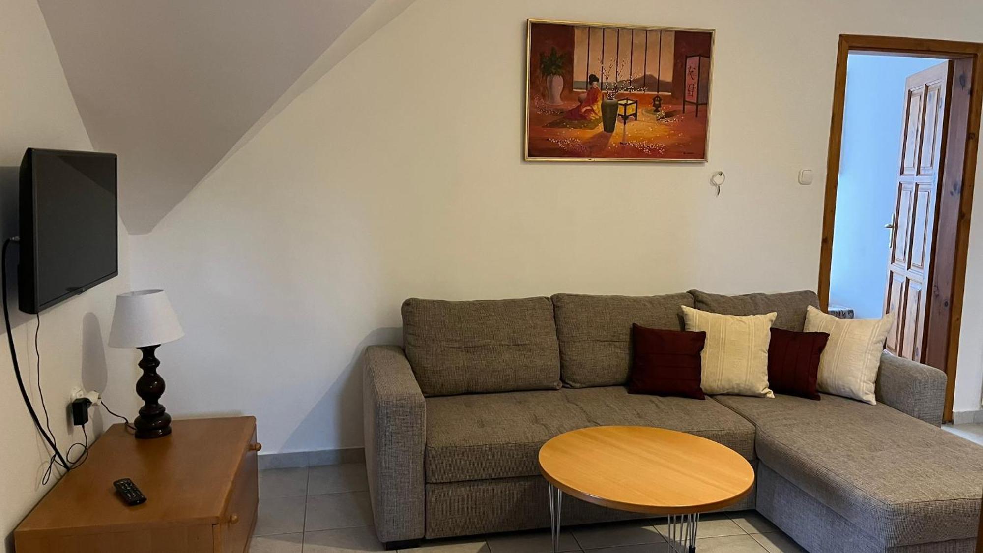 Boezsi Apartman Sarvar Exterior photo