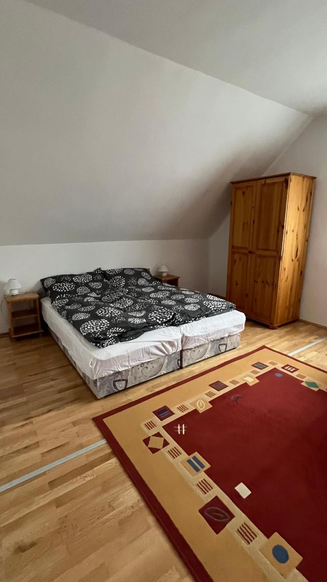 Boezsi Apartman Sarvar Exterior photo