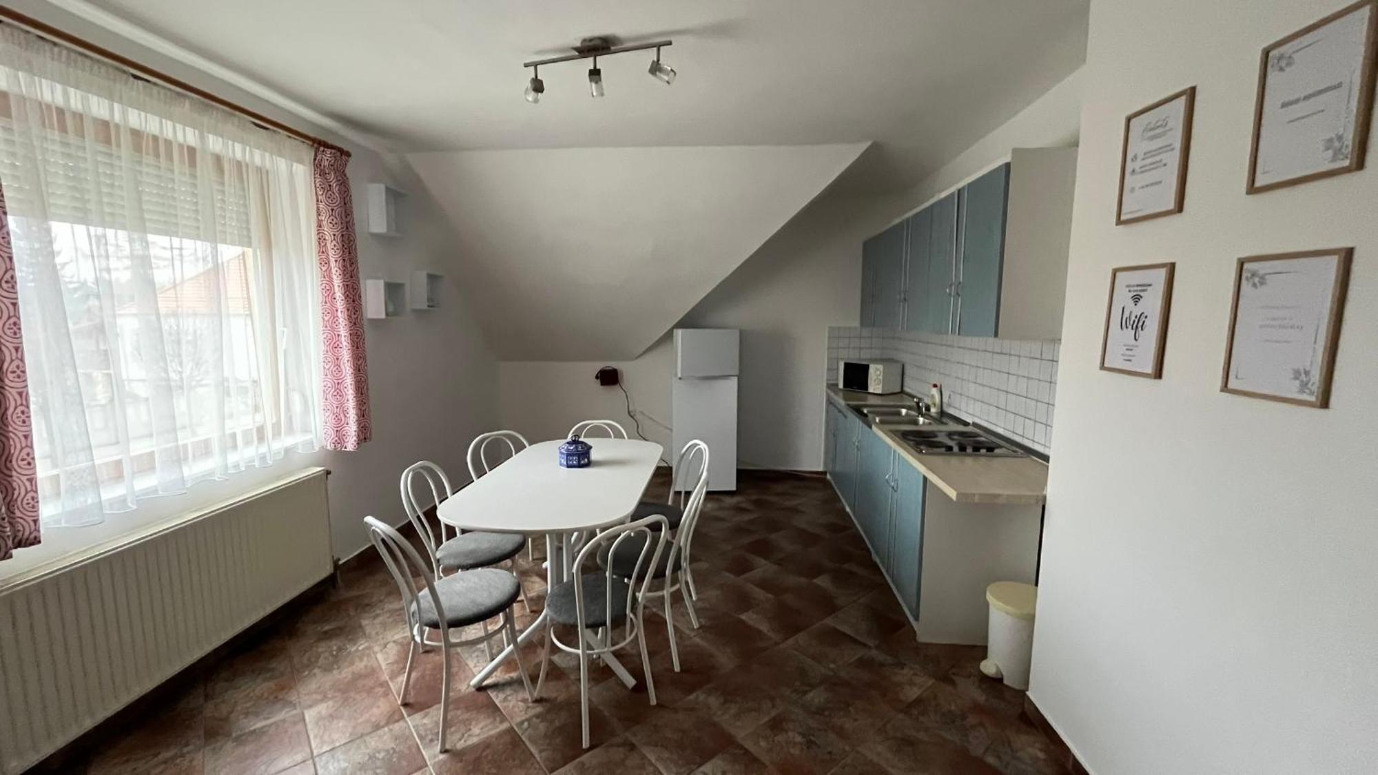 Boezsi Apartman Sarvar Exterior photo